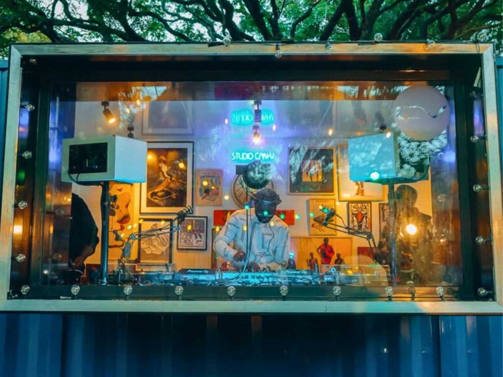 Almar / Studio Can-V - Fabricated Container into music studio dj and Nightclub